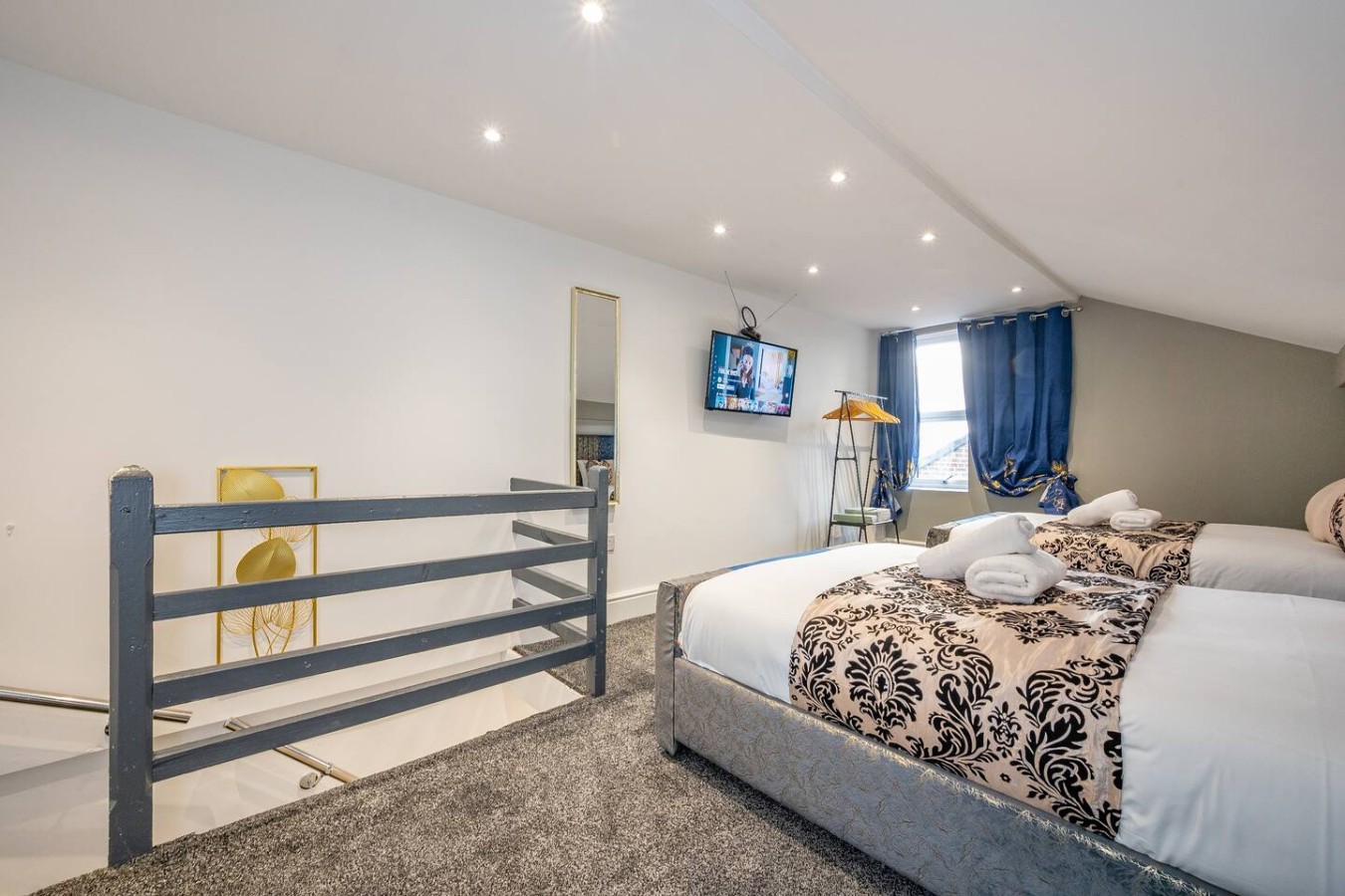 10W - For your Most Relaxed & cosy Stay in 12 Woodview Street - Property image 11 - VivreStays