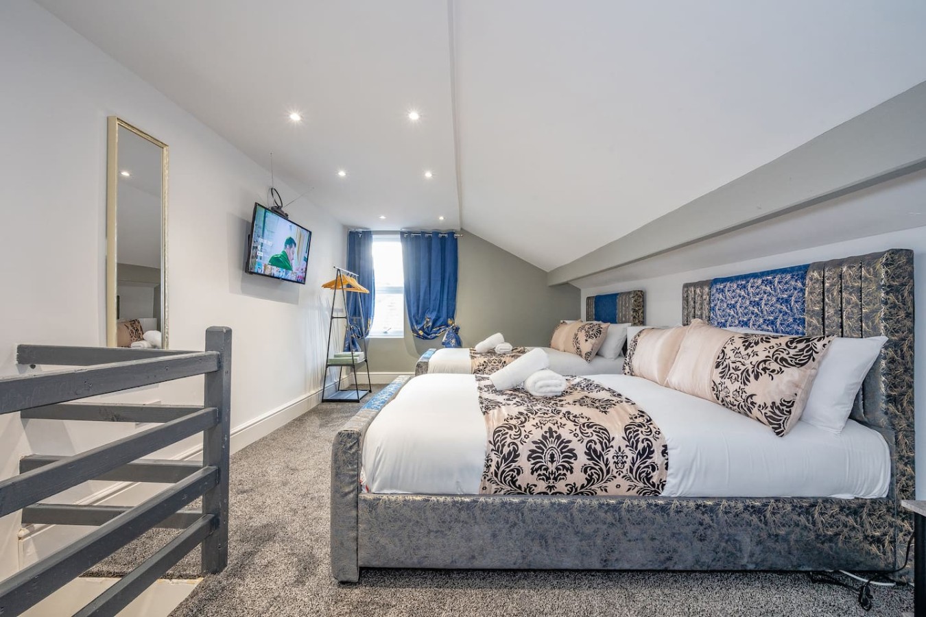 10W - For your Most Relaxed & cosy Stay in 12 Woodview Street - Property image 5 - VivreStays