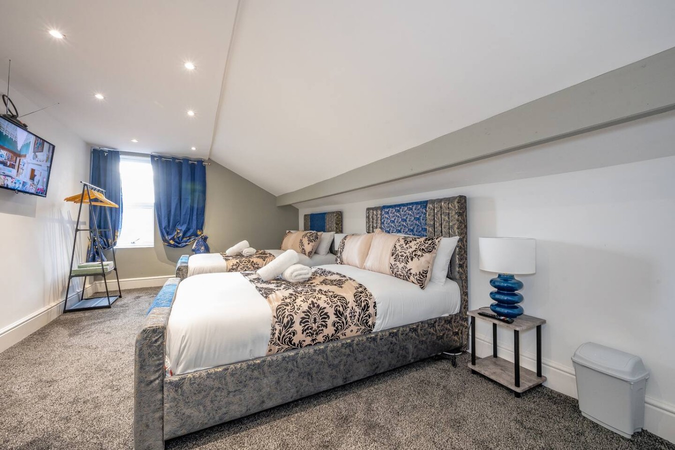 10W - For your Most Relaxed & cosy Stay in 12 Woodview Street - Property image 9 - VivreStays