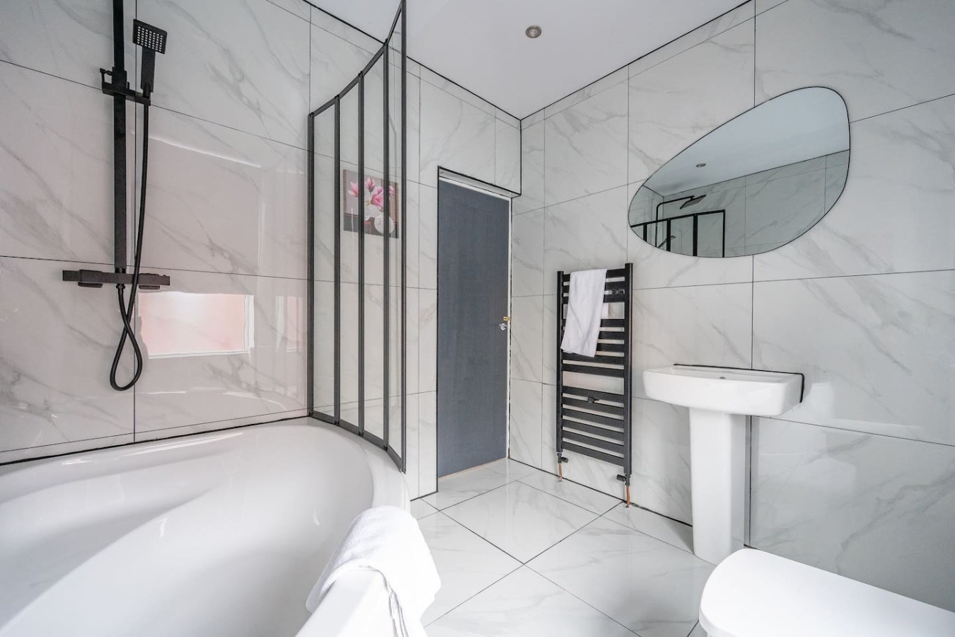 10W - For your Most Relaxed & cosy Stay in 12 Woodview Street - Property image 23 - VivreStays