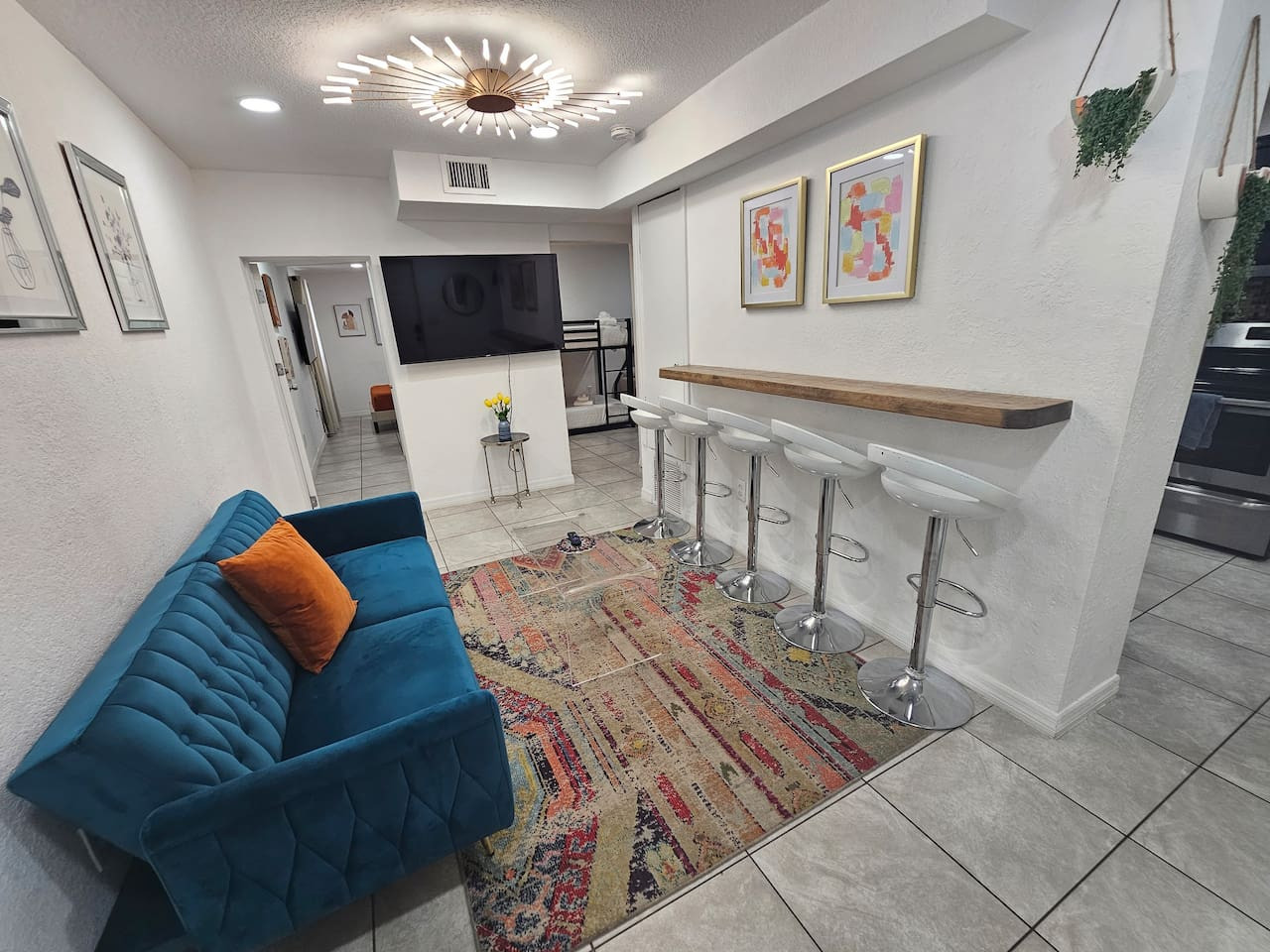 Charming Escape With Fenced Yard And Cozy Amenities - Stylish Retreat - Orlando