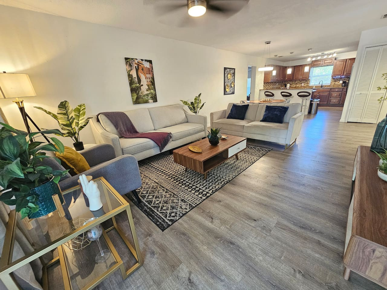 Stylish Retreat With Spacious Backyard - Charming Haven Near Attractions - Orlando, FL