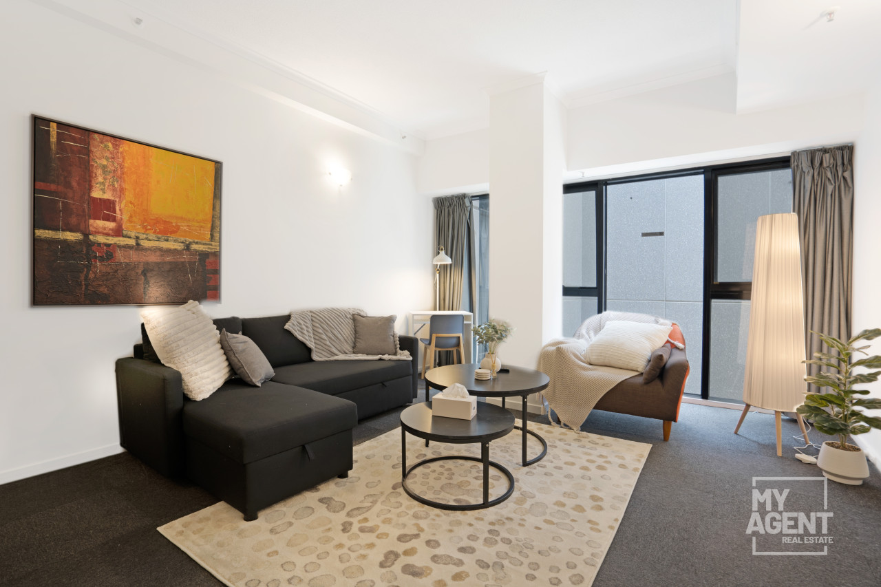 Sun-Soaked 2BR by the Yarra, Flinders St CBD