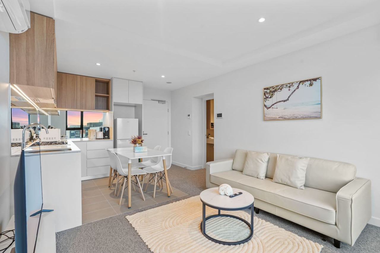 Stature 2BR Lvl 8 - Designer Southbank Tower