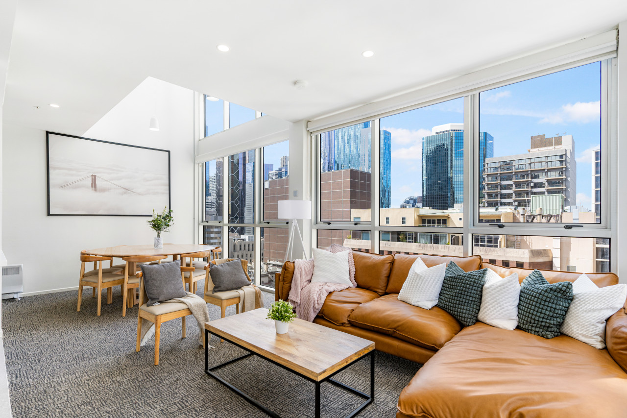 Sleeps 12 in Melbourne CBD - Reunion-Ready Apt