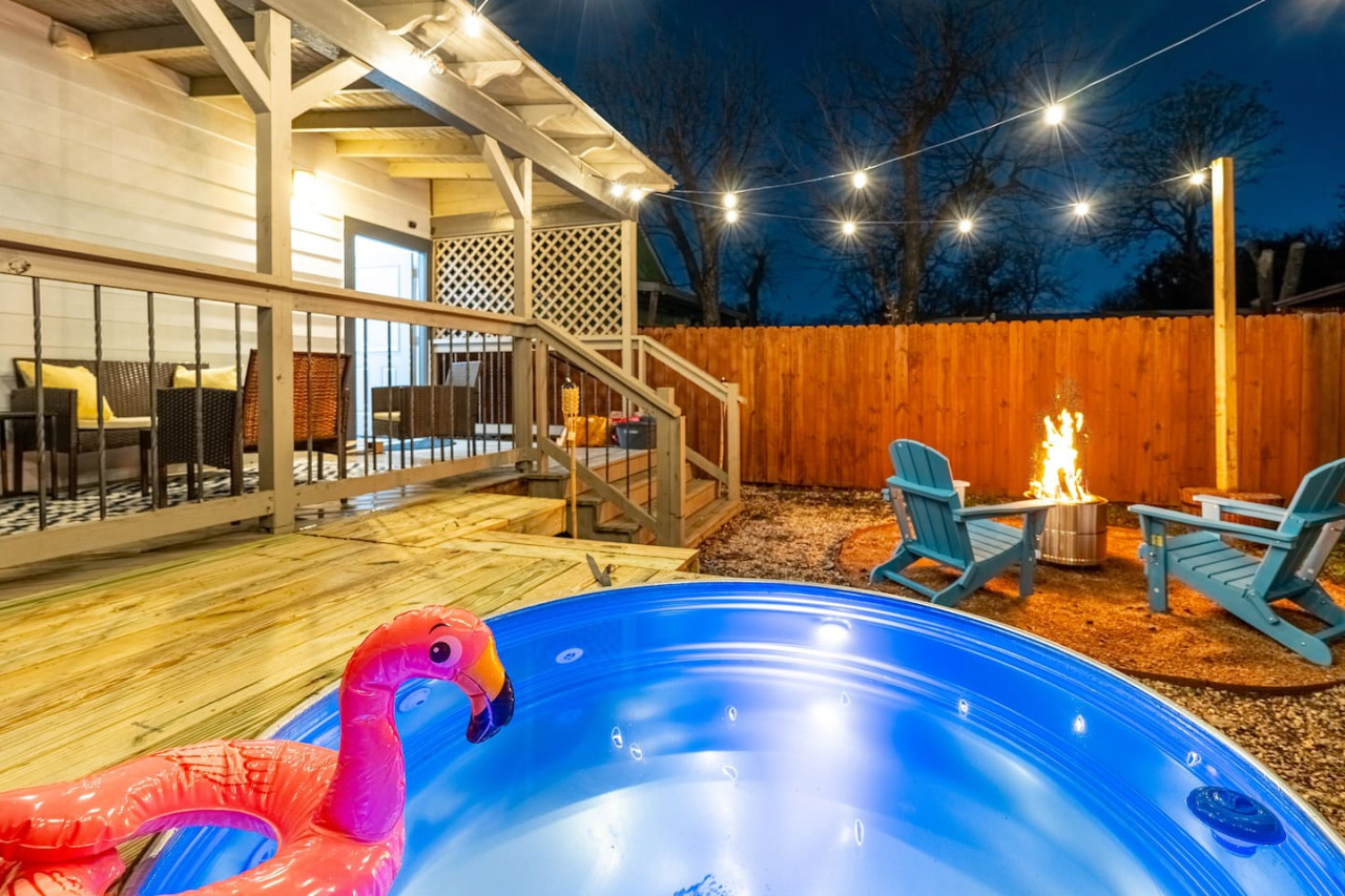 Luxury Cowboy Pool And Firepit Oasis - Stunning Family Retreat - San Antonio, TX