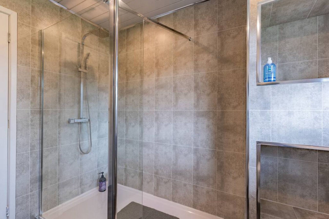 Jodi’s Bungalow, Parking & Large Garden - Photo 5