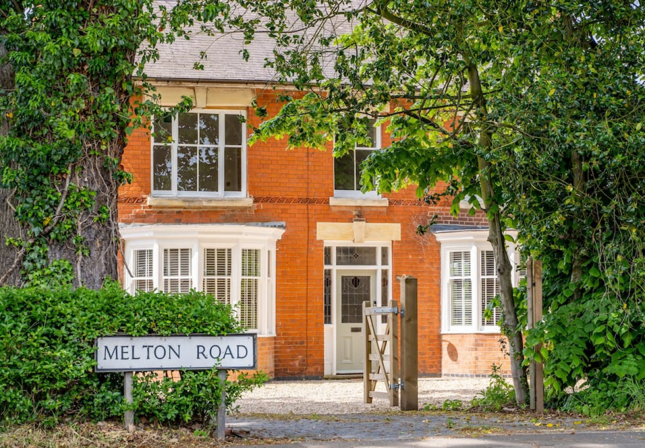 Felicity's House with Hot Tub!