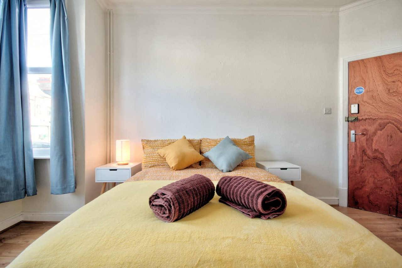 Upperton House - Central 5 Bedroom - Photo 4