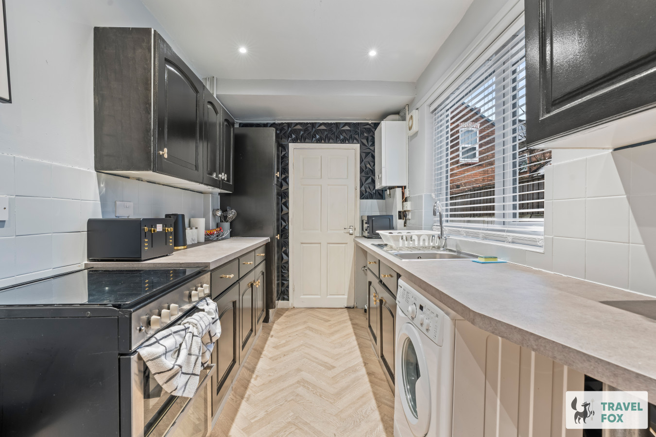 Becky's House: Near Motor Point and Free Parking! - Photo 5