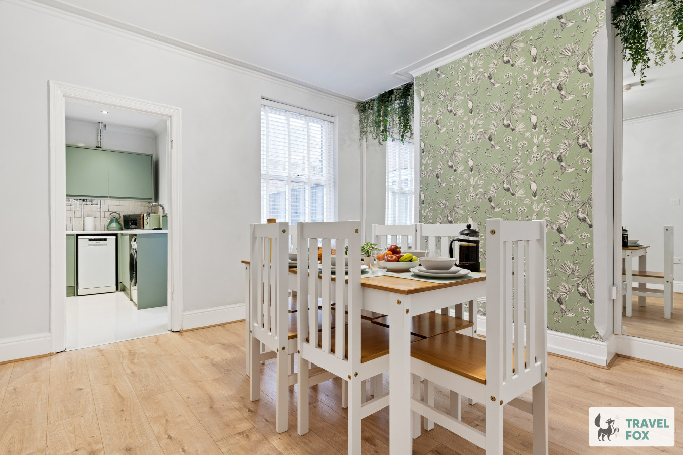 Liz's 4 Bed House - Photo 2