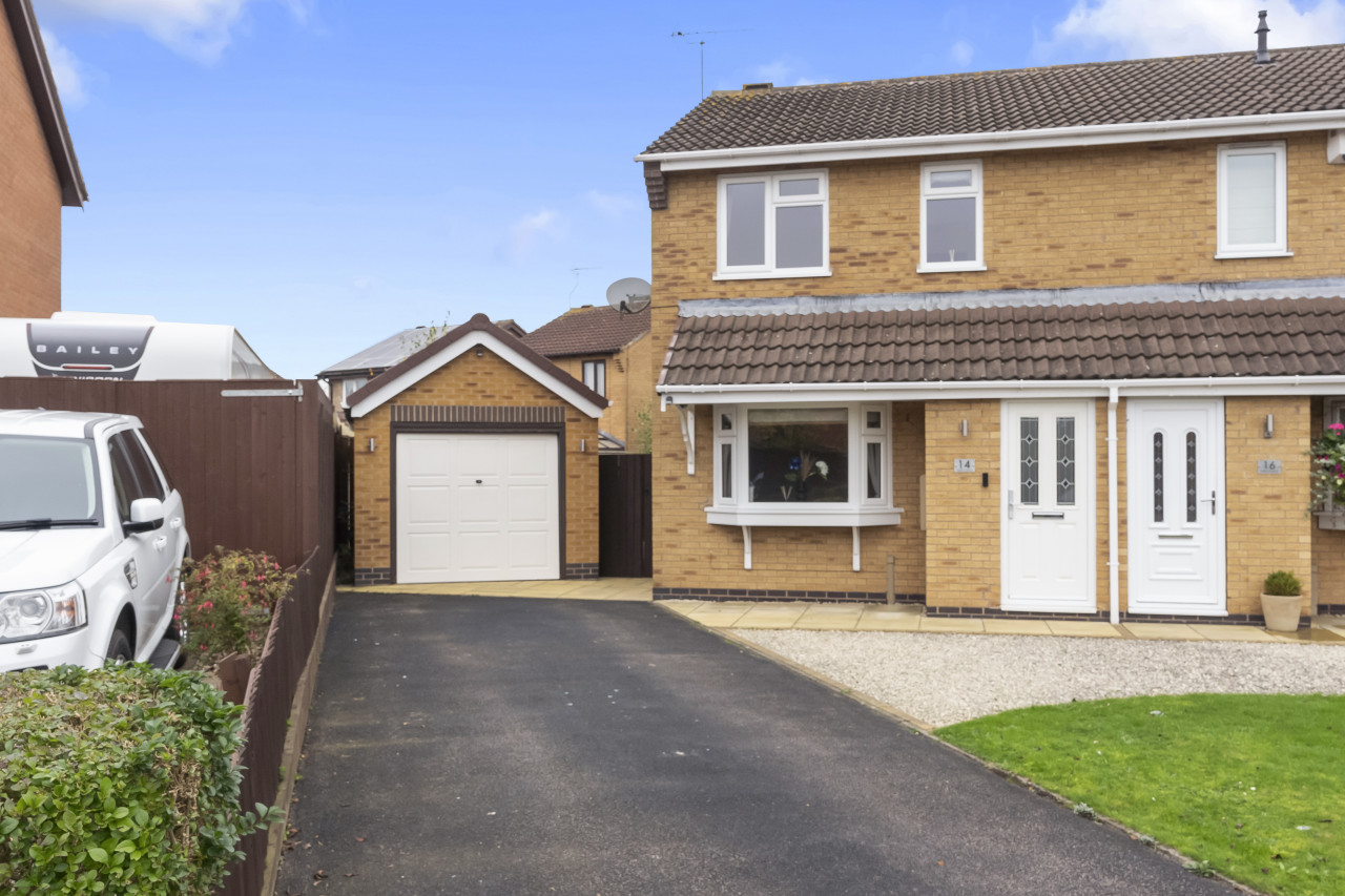 Tilly's Townhouse with Parking - Photo 2