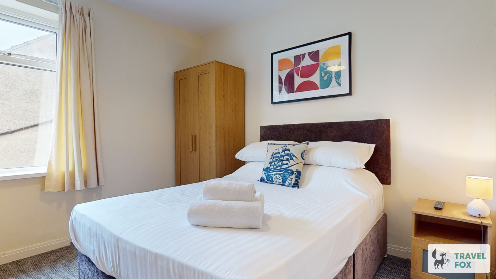 Central 5 Bedroom House Parking - Photo 2