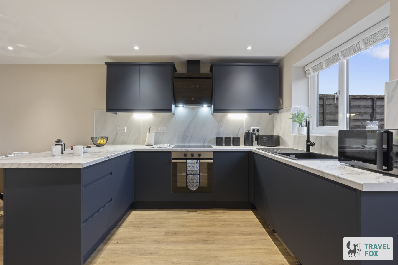 Ruth's House With Parking - Photo 5