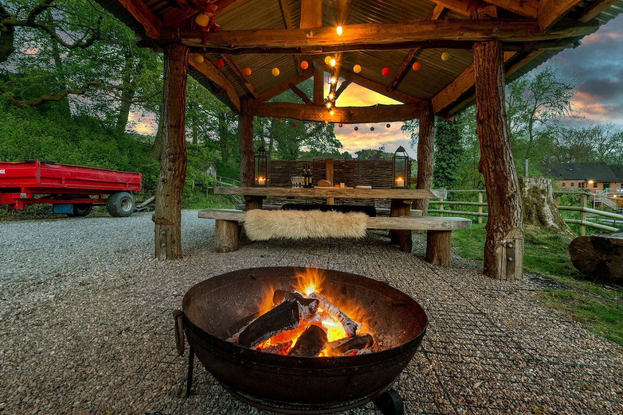 Seventh Heaven: Swimming Pond, BBQ Hut, Games Room - Photo 4