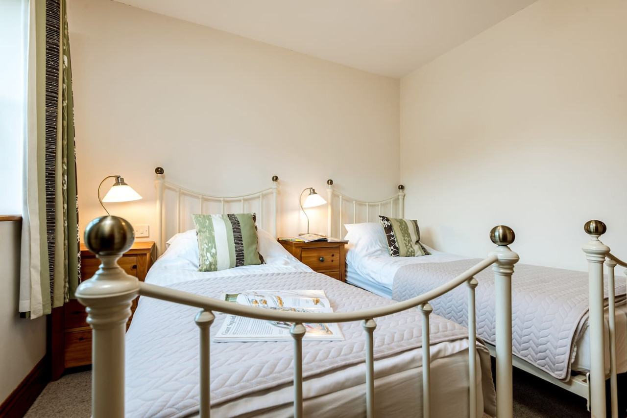 Seventh Heaven: Swimming Pond, BBQ Hut, Games Room - Photo 3