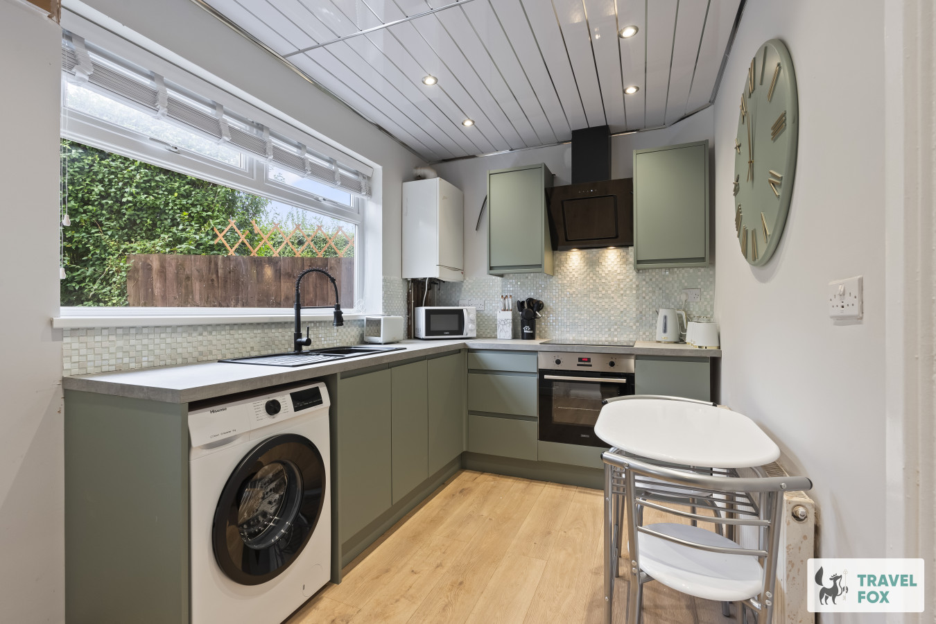 Rosie's Central Stay and Parking - Photo 4