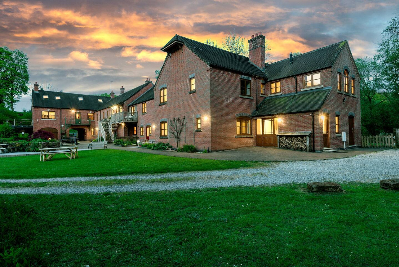 Wharf Cottage: Swimming lake, BBQ Hut, Games Room - Photo 2