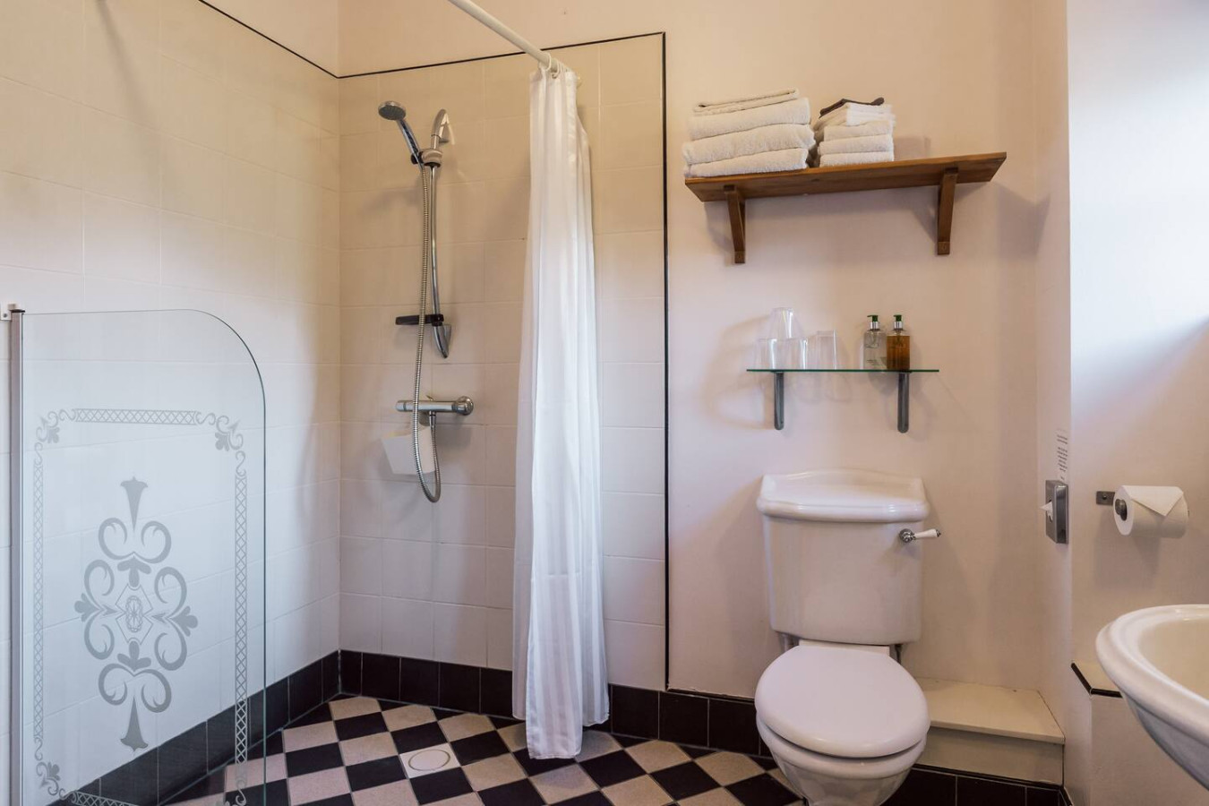 Clinkum Cottage Swimming Lake, BBQ hut, Games Room - Photo 4