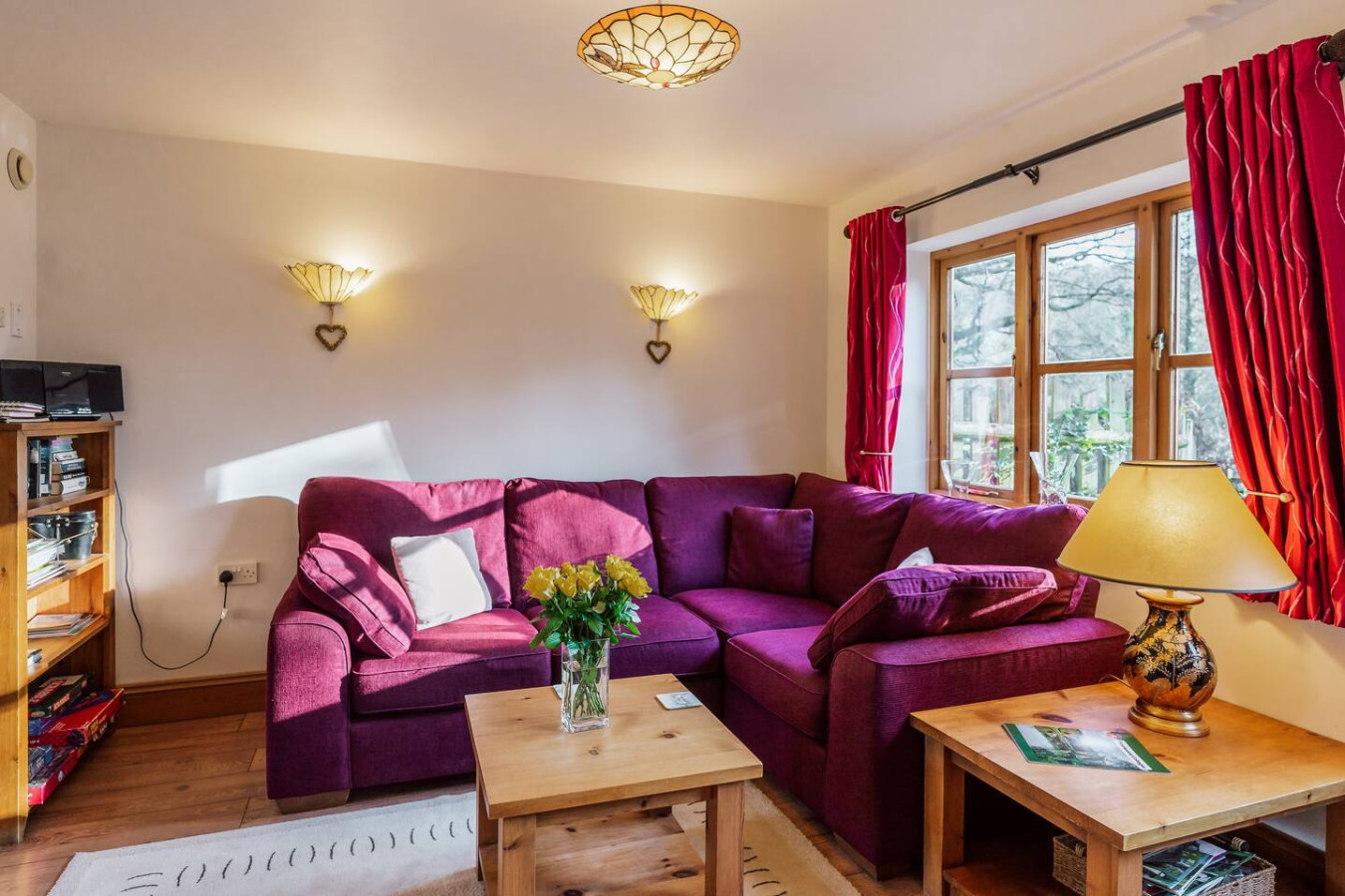 Bolt Hole: Swimming Lake, BBQ hut, Games Room - Photo 2