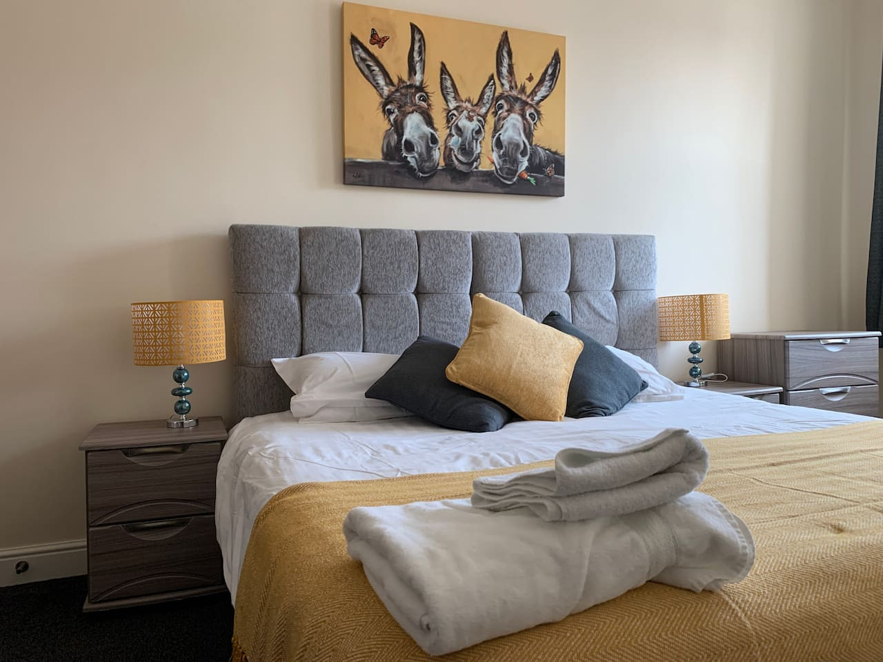 The Roaches Suite - Large 2 Bedroom Apartment - Photo 2