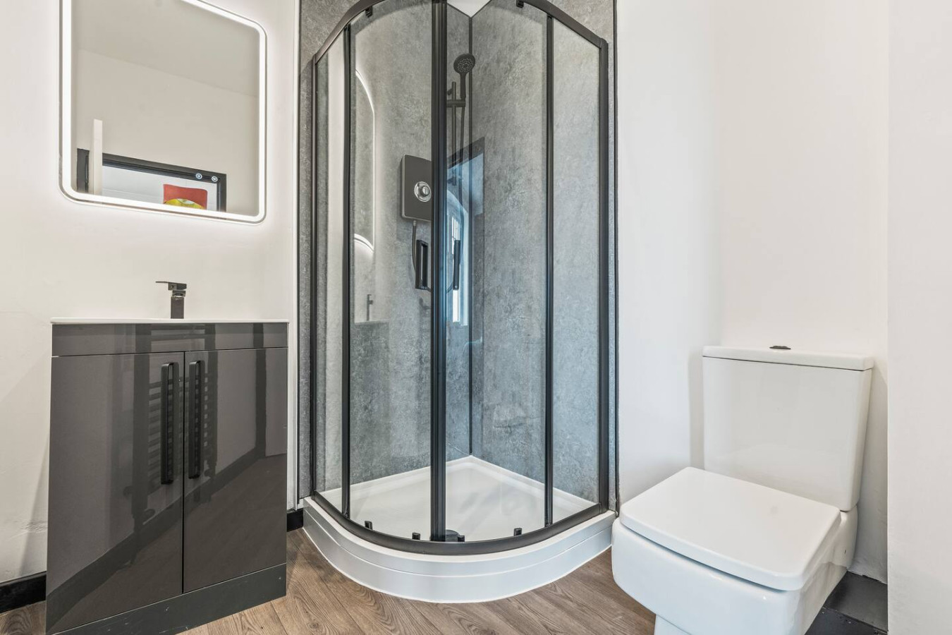 Eden View Flower Room - Photo 3