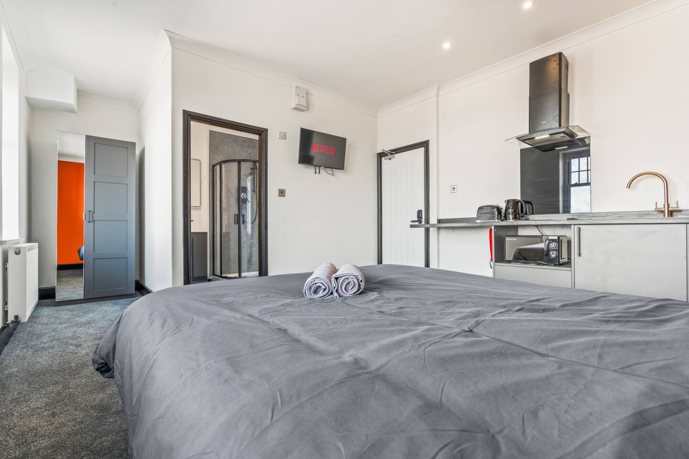 Eden View Flower Room - Photo 5