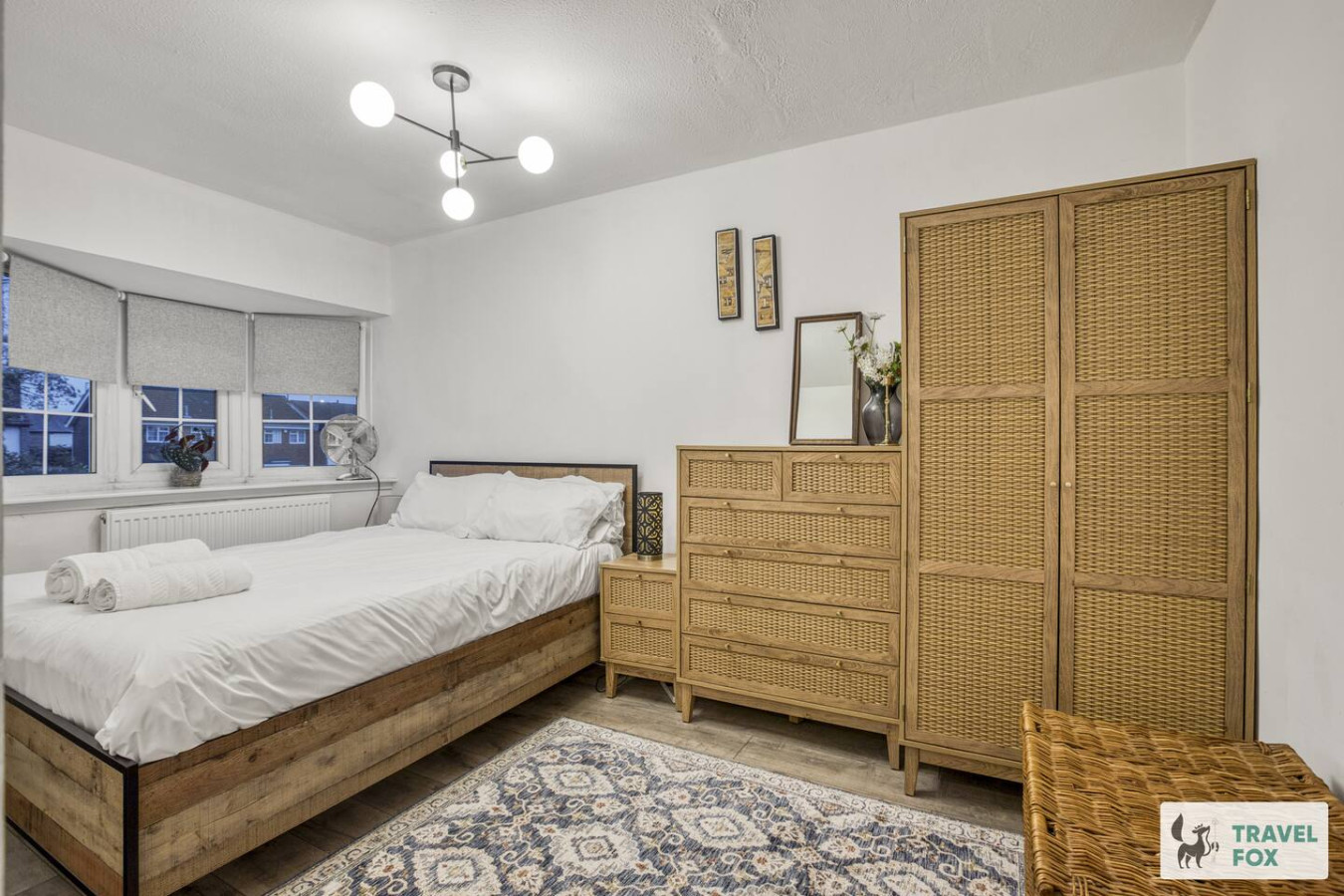 Borehamwood Stay with Free Parking! - Photo 2