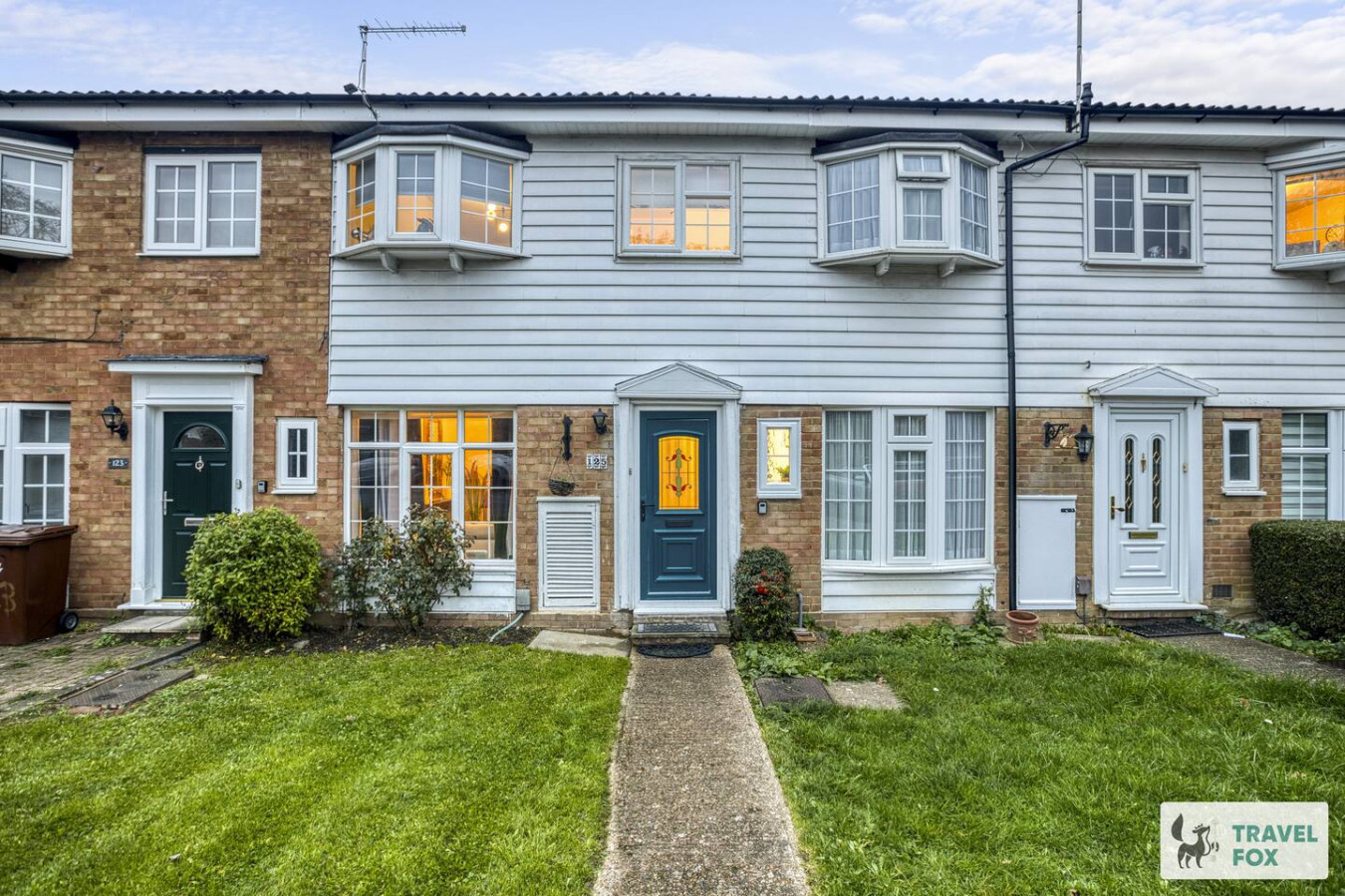 Borehamwood Stay with Free Parking! - Photo 3