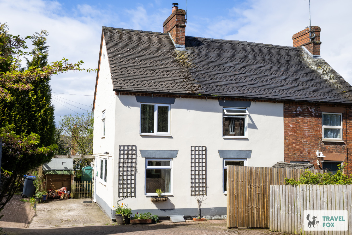 Smithy Bank Cottage - with free parking!