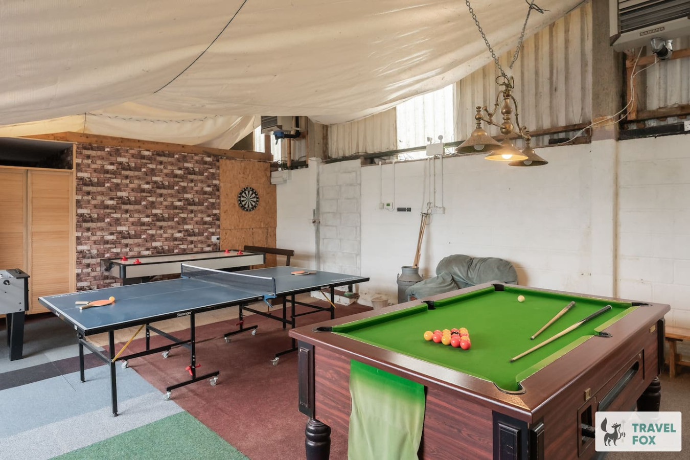 The Hereford - with pool table, play barn & more! - Photo 2