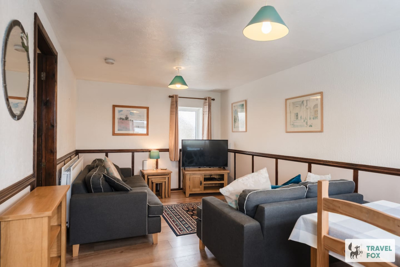 The Cornstore - with pool table, play barn & more! - Photo 3