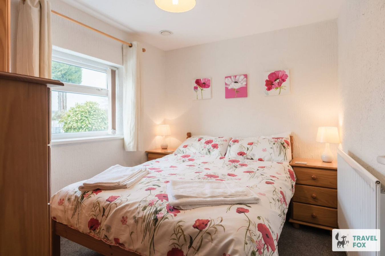 The Cornstore - with pool table, play barn & more! - Photo 2