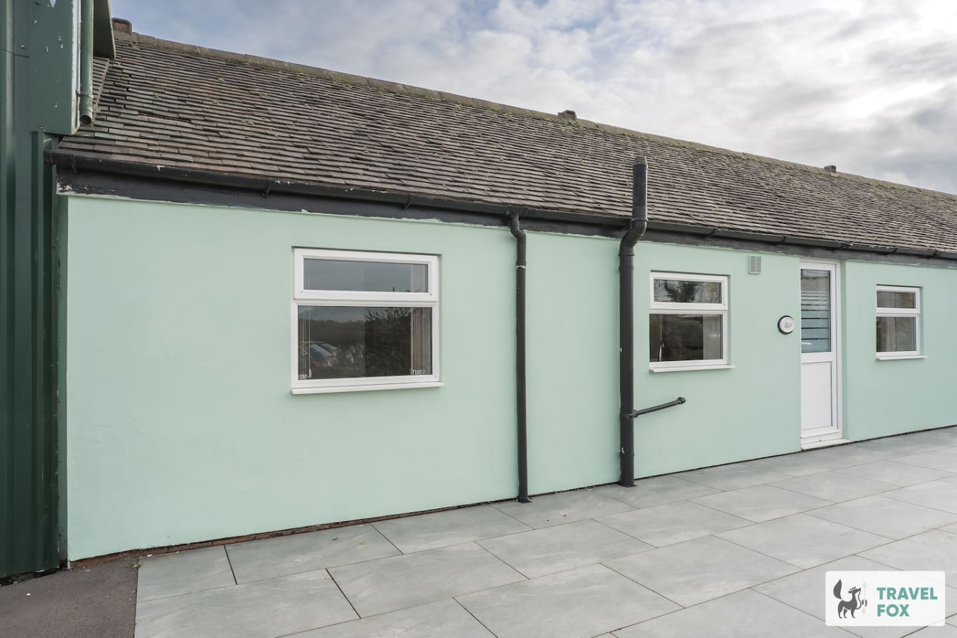 The Dairy - with pool table, play barn & more! - Photo 3