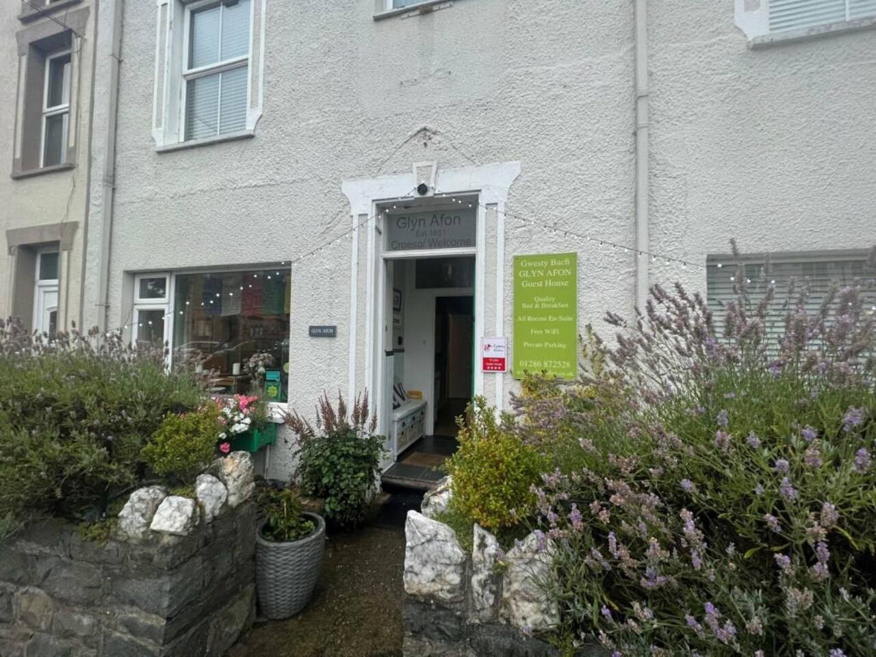 Glyn Afon: At the foot of Mount Snowdon! - Main Photo