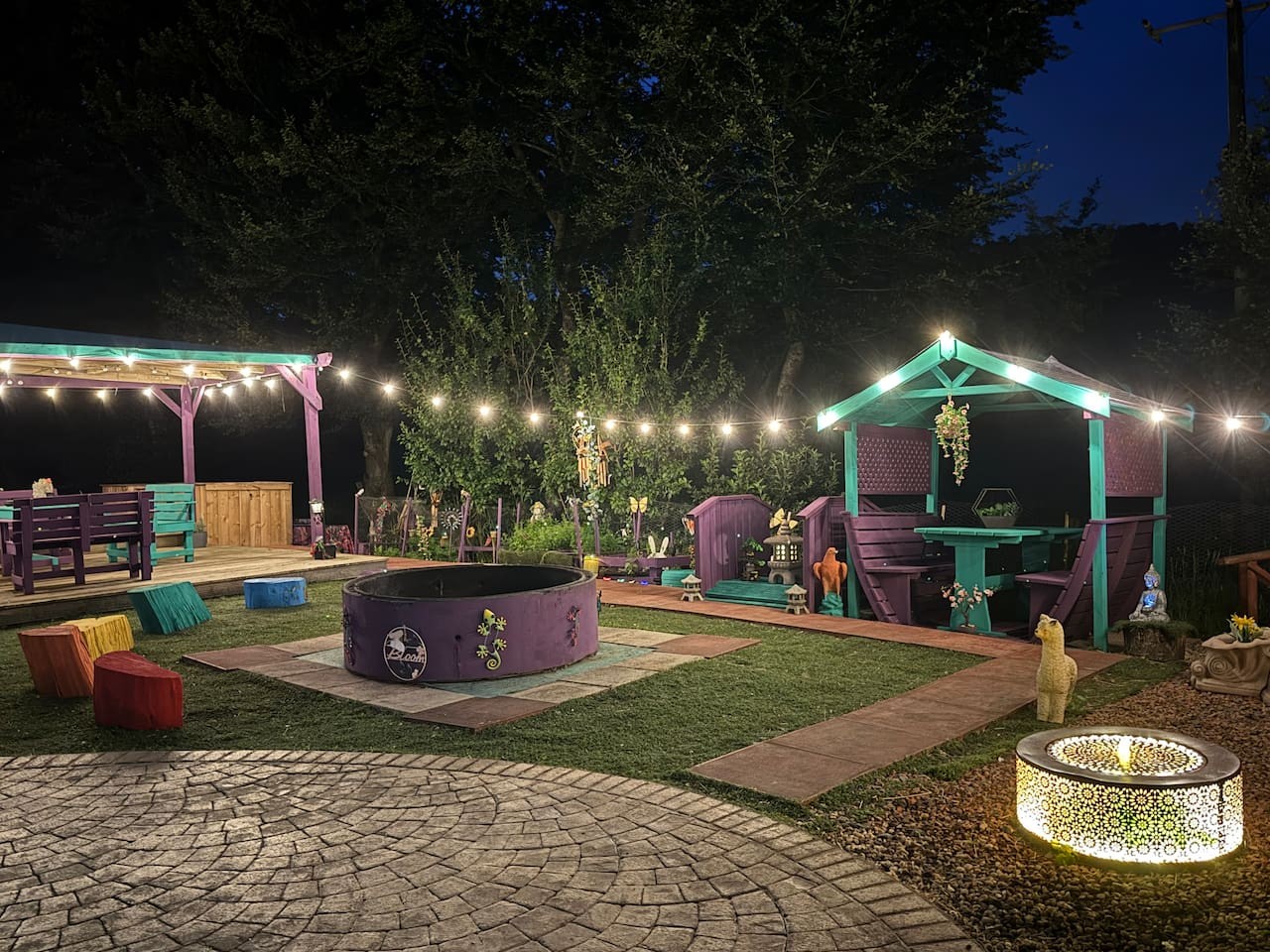 Celebrating or Relaxing sleeps 20 with spa & more! - Photo 3