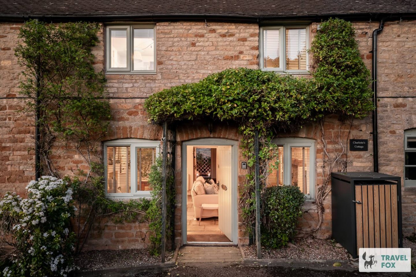 Charlotte's Cottage, a Charming Cotswolds Getaway