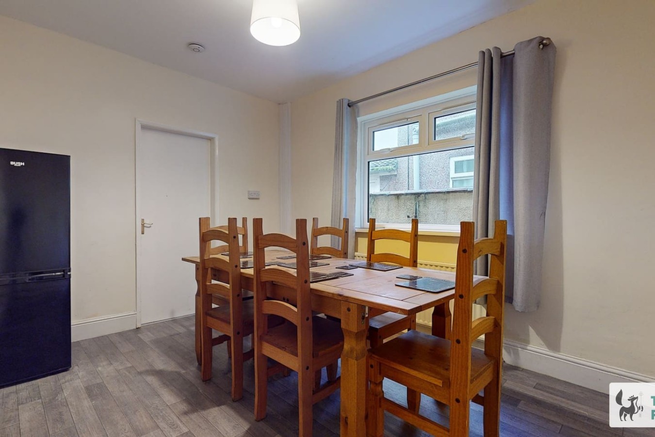 Central 5 Bedroom House with Parking - Photo 2