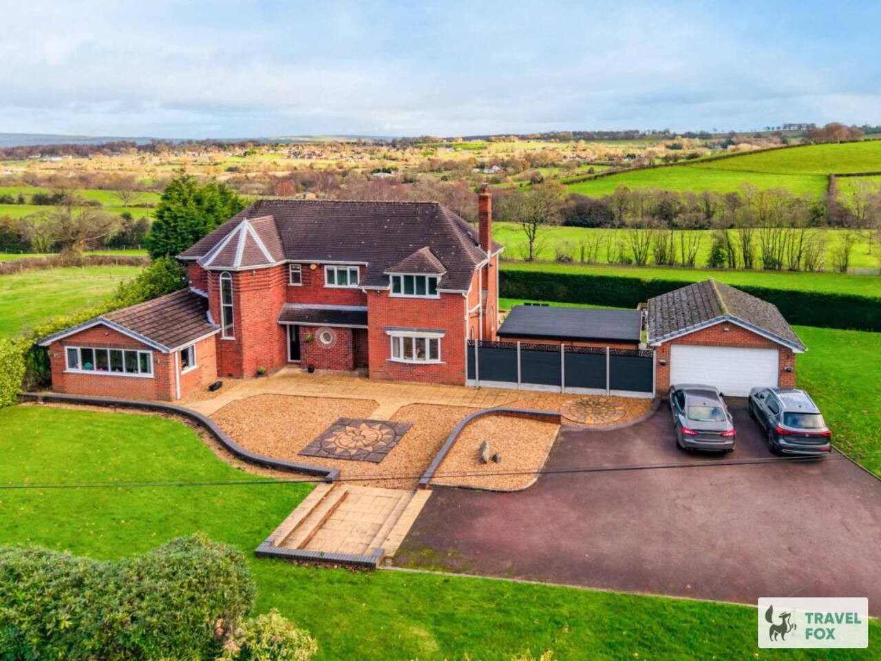 Greenways House - Parking, Pool Table and Garden!