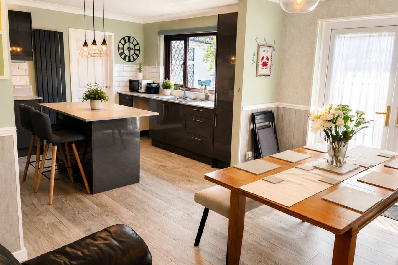 Spacious 4BR Home, Sleeps 8, Nr Pembrey Coast - Photo 2