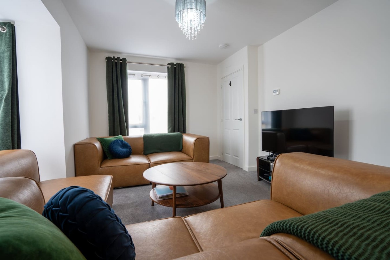 Peak Avenue Retreat - Dog Friendly with Garden!