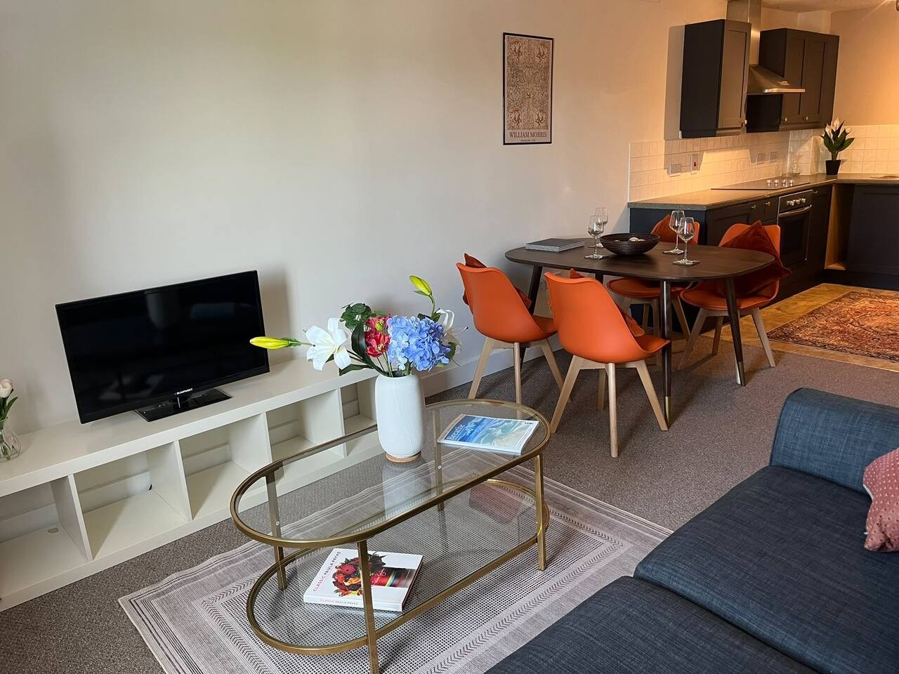 Stylish 1-Bed Flat in Stockton Heath with Parking
