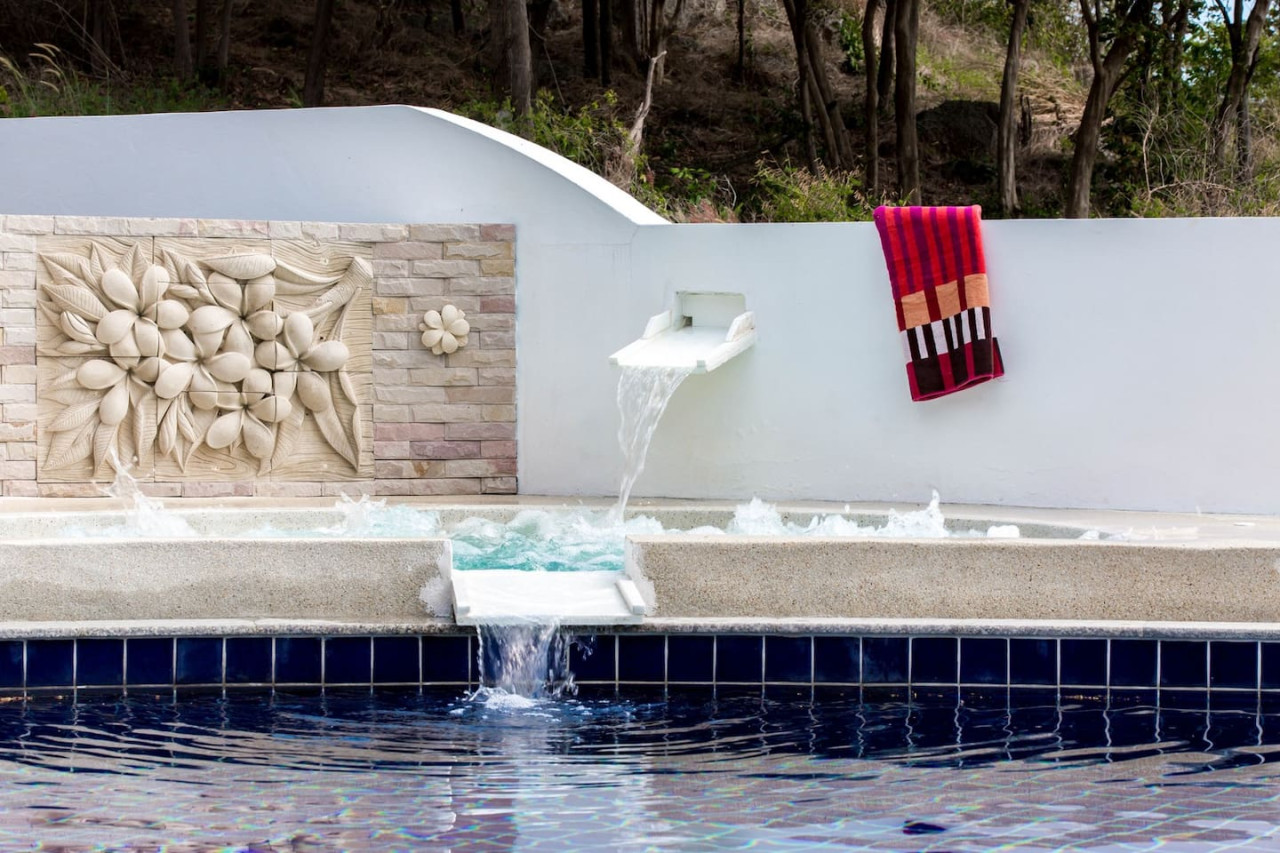 Pool water feature with built-in seating area Thongsong Bay villa