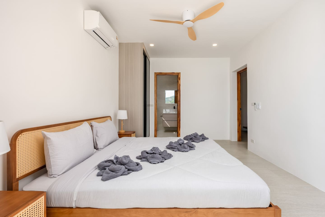 Twin bedroom with air conditioning and modern amenities at Koh Samui hillside villa rental