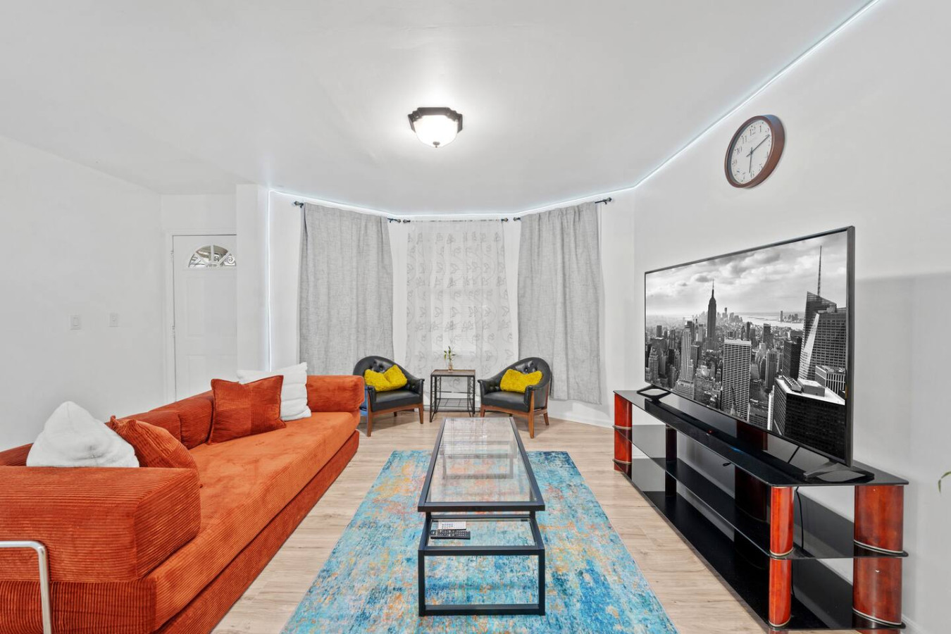 The Hudson Loft | 1 min to NYC Train | Sleeps 8+