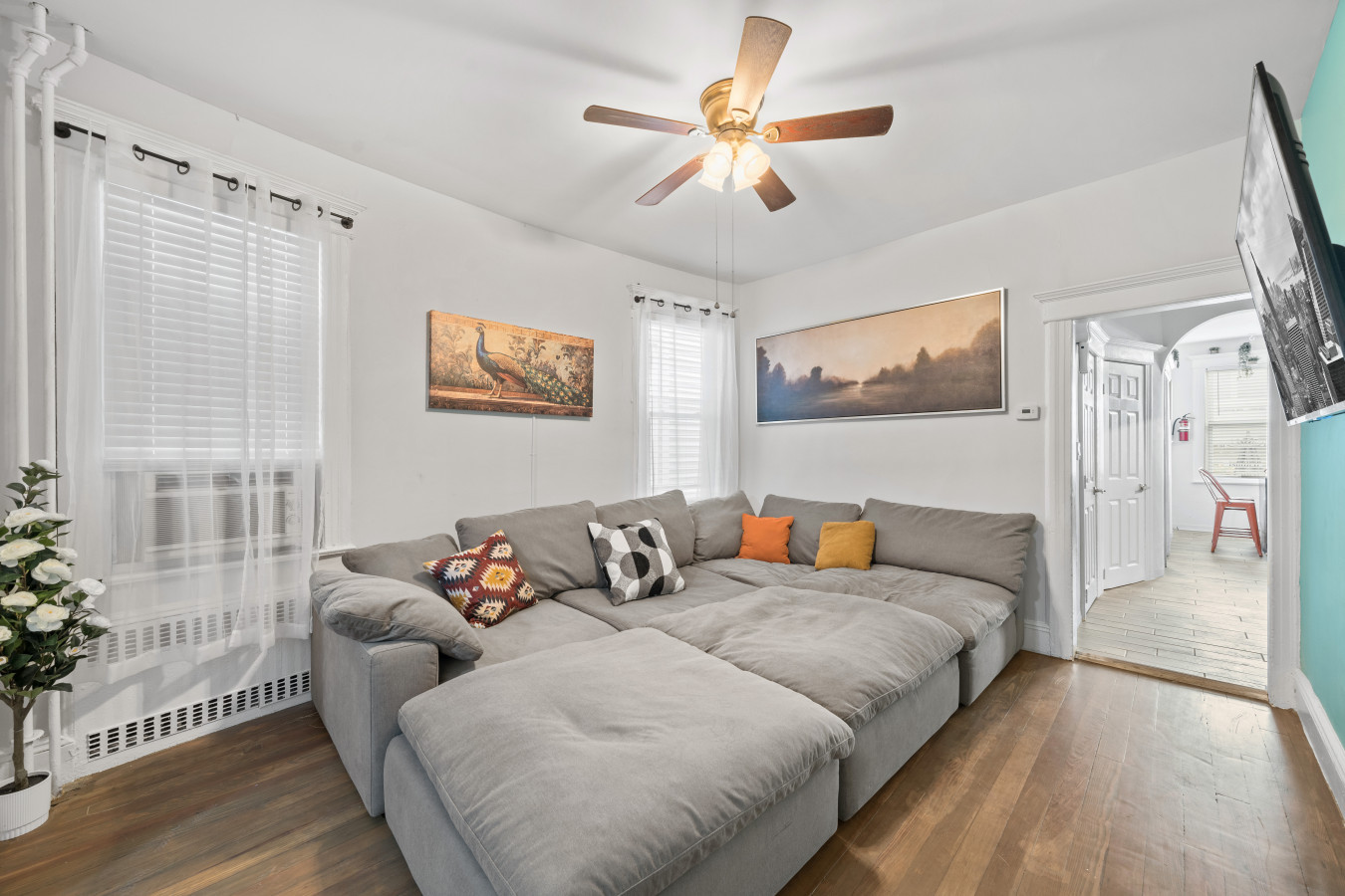 Spacious Fenced Backyard And Outdoor Seating - Delightful Group Retreat - Long Island