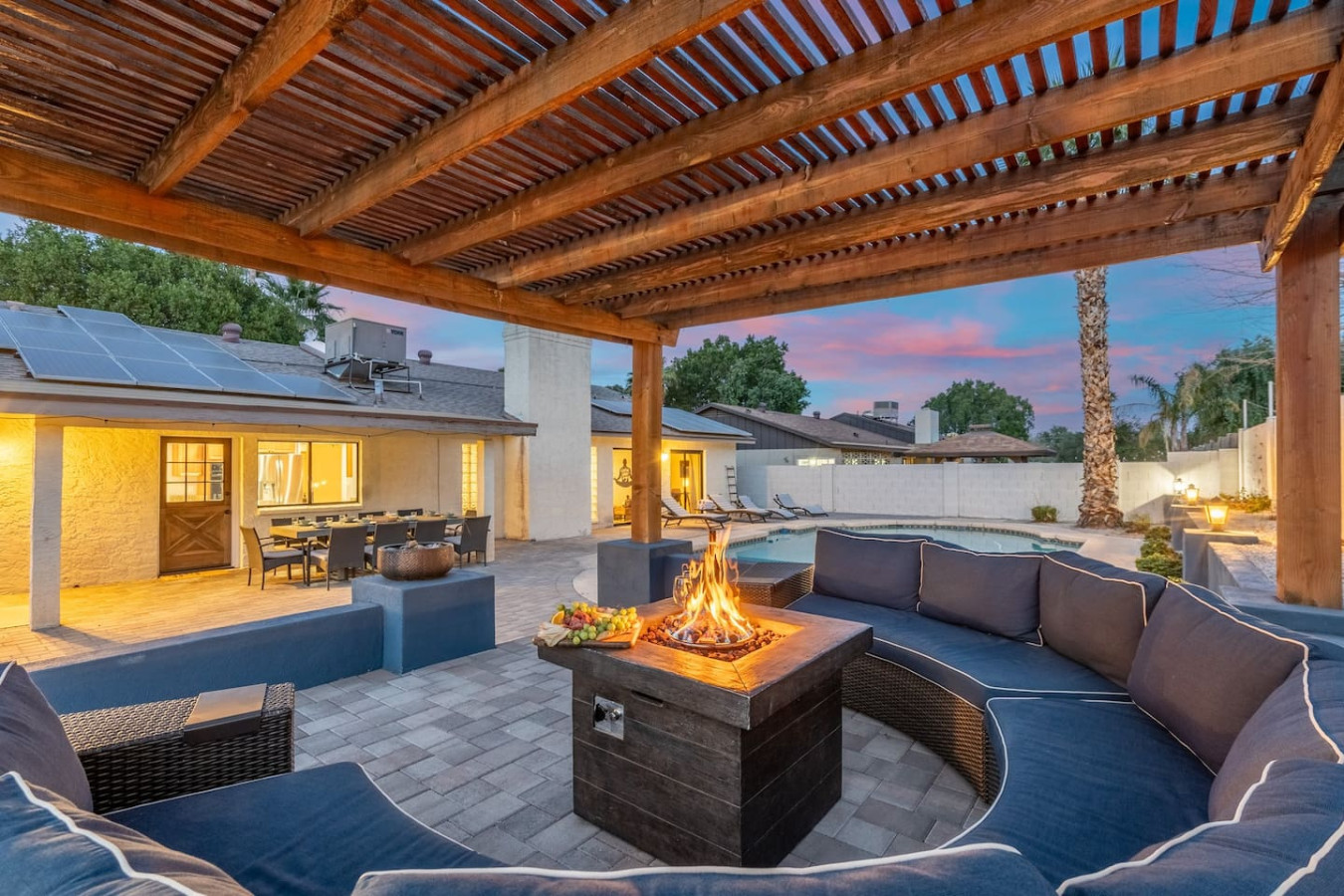 5BR w/4 Kings•Pool•Fire Pit•BBQ Grill•Yard Games