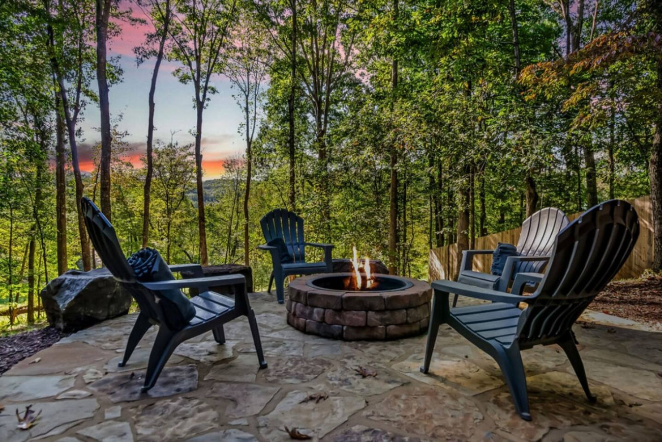 Mountain View/hottub/firepit/game-room/cozy cabin