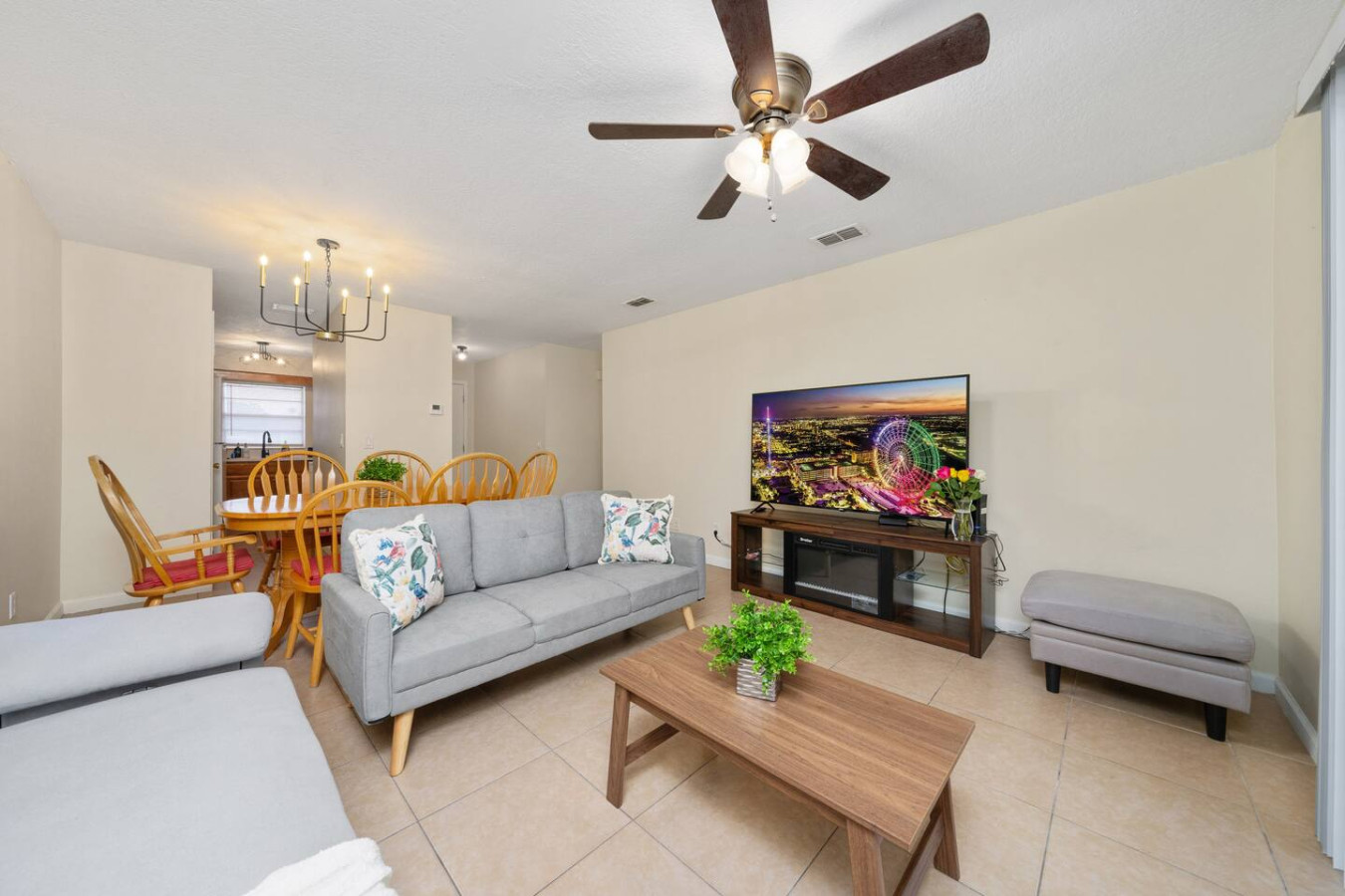 Near Theme Parks | Fenced Yard | Dog Friendly