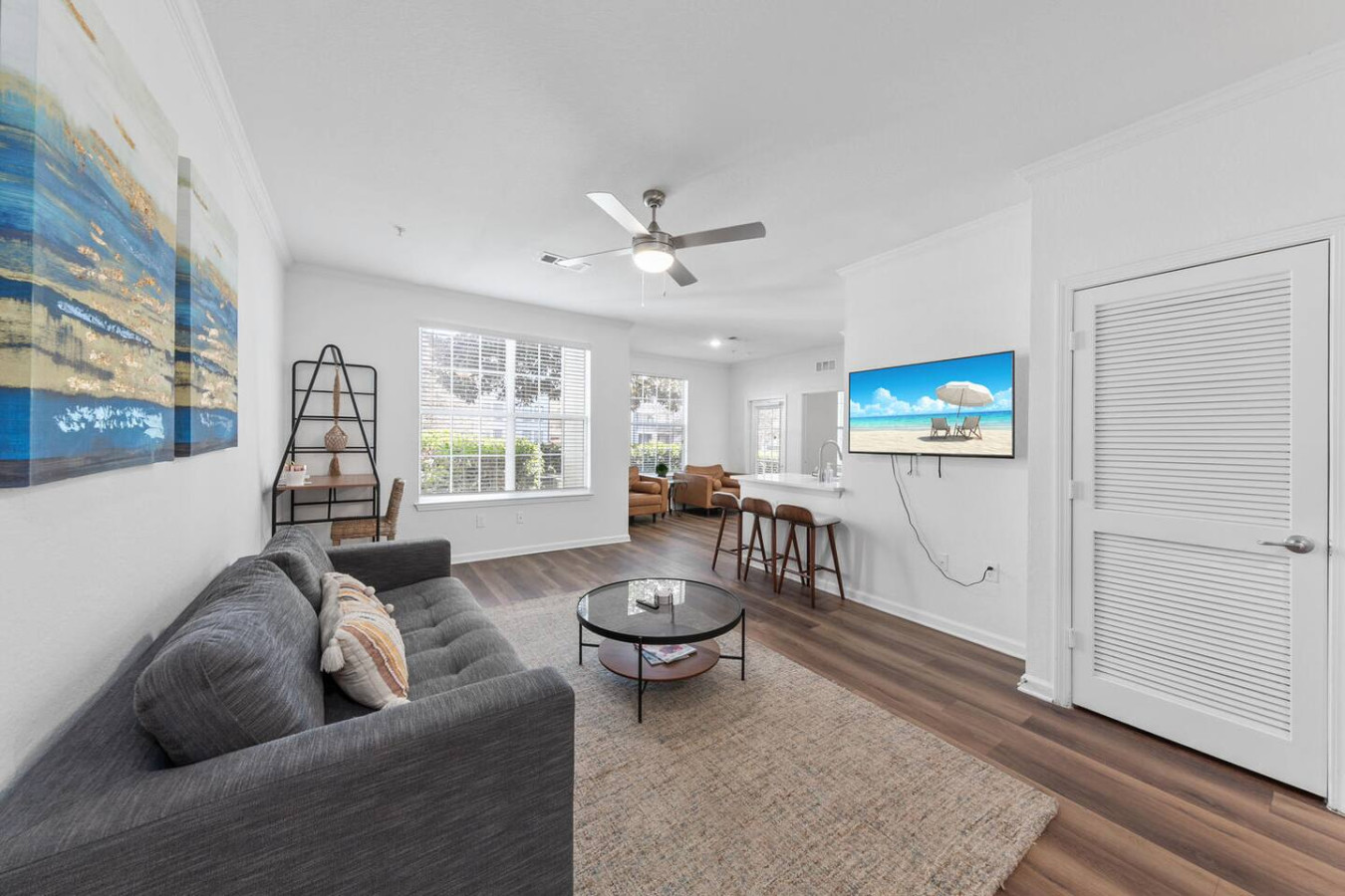 Seascape Escape: Stylish 1BR Apartment